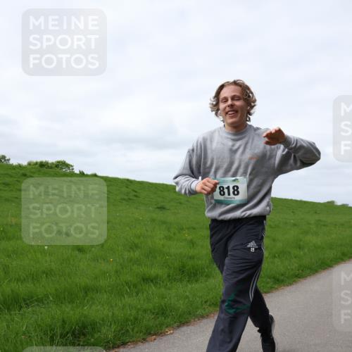 04.05.2025 - 8. Wedeler Halbmarathon Yannick Fuchs http://msf.ph/oto/7826835 04.05.2025 11:55:50 Laufen 818, 15 meine-sportfotos.de