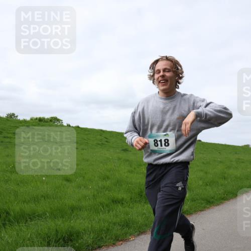 04.05.2025 - 8. Wedeler Halbmarathon Yannick Fuchs http://msf.ph/oto/7826837 04.05.2025 11:55:50 Laufen 818, 15 meine-sportfotos.de