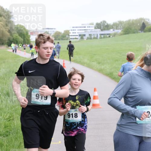 04.05.2025 - 8. Wedeler Halbmarathon Yannick Fuchs http://msf.ph/oto/7826842 04.05.2025 11:14:24 Laufen 919, 918, 24 meine-sportfotos.de