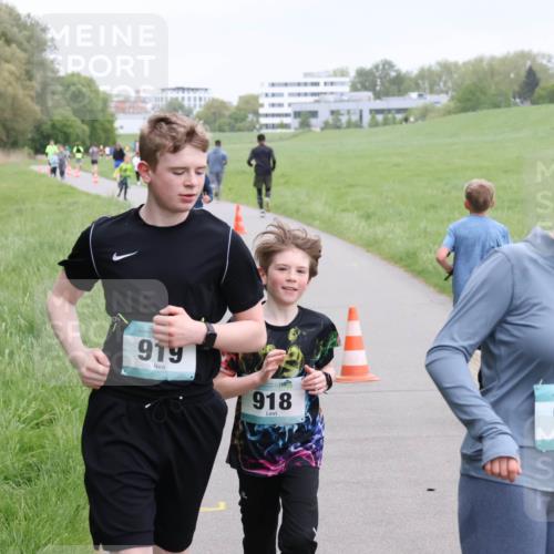 04.05.2025 - 8. Wedeler Halbmarathon Yannick Fuchs http://msf.ph/oto/7826845 04.05.2025 11:14:24 Laufen 919, 918, 924 meine-sportfotos.de