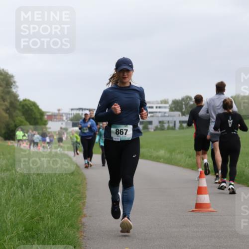 04.05.2025 - 8. Wedeler Halbmarathon Yannick Fuchs http://msf.ph/oto/7826882 04.05.2025 11:14:28 Laufen 867, 8151 meine-sportfotos.de