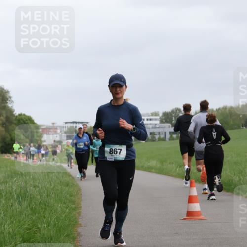 04.05.2025 - 8. Wedeler Halbmarathon Yannick Fuchs http://msf.ph/oto/7826892 04.05.2025 11:14:28 Laufen 1000, 867, 151 meine-sportfotos.de