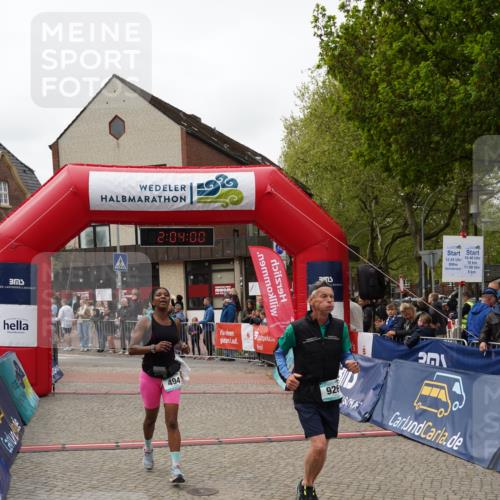 04.05.2025 - 8. Wedeler Halbmarathon Felixshl http://msf.ph/oto/7826968 04.05.2025 12:03:58 Ziel 176, 494, 926 meine-sportfotos.de