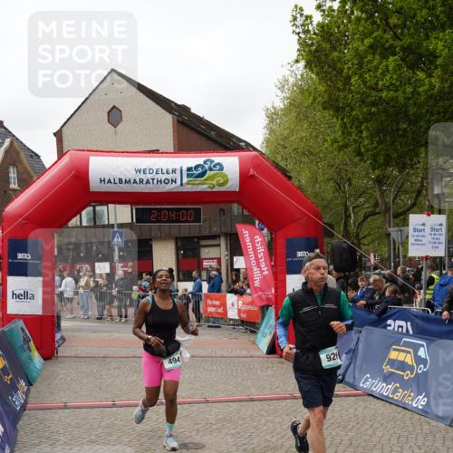 04.05.2025 - 8. Wedeler Halbmarathon Felixshl http://msf.ph/oto/7826976 04.05.2025 12:03:58 Ziel 176, 494, 926 meine-sportfotos.de