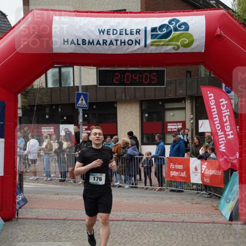 04.05.2025 - 8. Wedeler Halbmarathon Felixshl http://msf.ph/oto/7827013 04.05.2025 12:04:03 Ziel 176 meine-sportfotos.de
