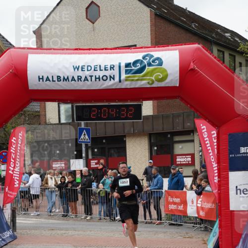 04.05.2025 - 8. Wedeler Halbmarathon Felixshl http://msf.ph/oto/7827125 04.05.2025 12:04:30 Ziel 1052 meine-sportfotos.de