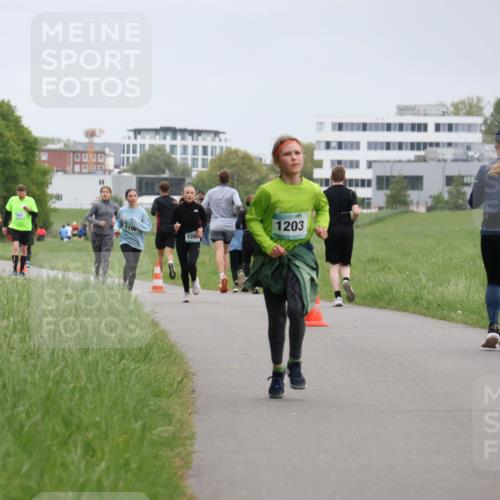 04.05.2025 - 8. Wedeler Halbmarathon Yannick Fuchs http://msf.ph/oto/7827209 04.05.2025 11:14:43 Laufen 1198, 120, 1203 meine-sportfotos.de