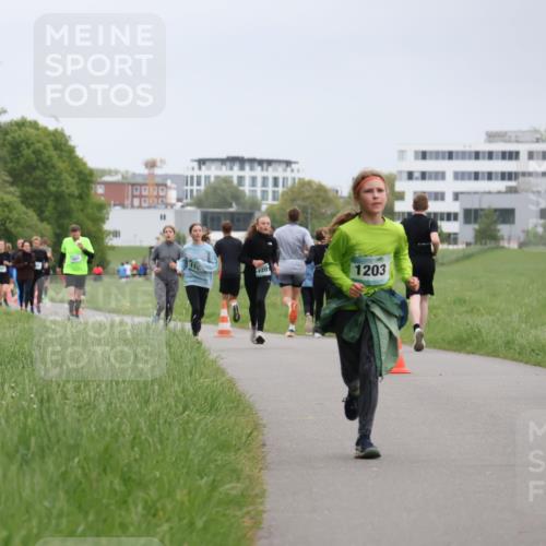 04.05.2025 - 8. Wedeler Halbmarathon Yannick Fuchs http://msf.ph/oto/7827215 04.05.2025 11:14:43 Laufen 10000, 11, 1201, 1203 meine-sportfotos.de