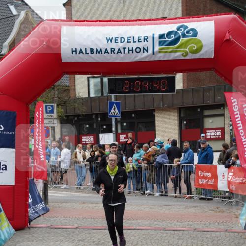 04.05.2025 - 8. Wedeler Halbmarathon Felixshl http://msf.ph/oto/7827216 04.05.2025 12:04:38 Ziel 443, 694 meine-sportfotos.de