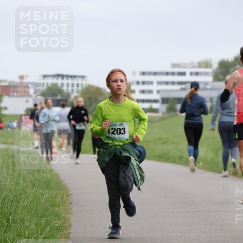 04.05.2025 - 8. Wedeler Halbmarathon Yannick Fuchs http://msf.ph/oto/7827251 04.05.2025 11:14:45 Laufen 1203 meine-sportfotos.de