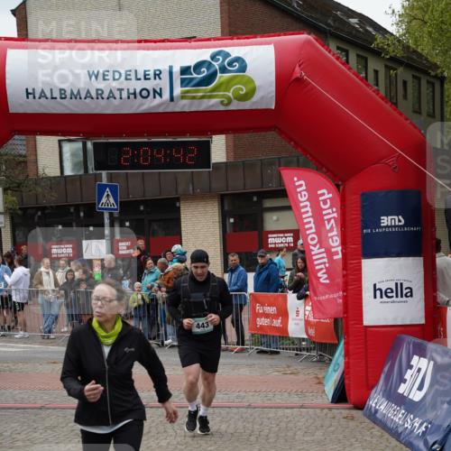 04.05.2025 - 8. Wedeler Halbmarathon Felixshl http://msf.ph/oto/7827254 04.05.2025 12:04:40 Ziel 443, 694 meine-sportfotos.de