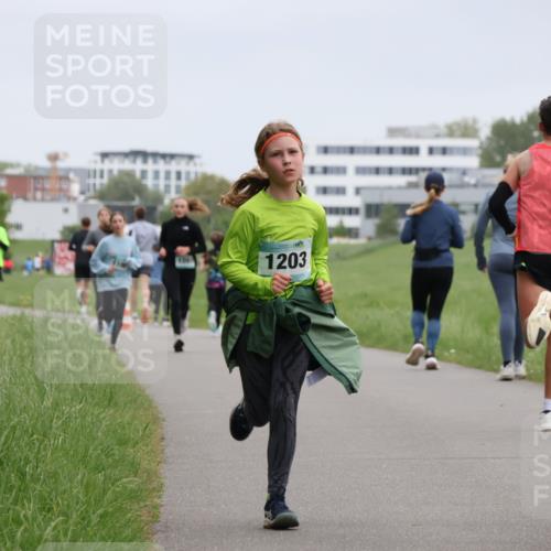04.05.2025 - 8. Wedeler Halbmarathon Yannick Fuchs http://msf.ph/oto/7827265 04.05.2025 11:14:46 Laufen 1203 meine-sportfotos.de