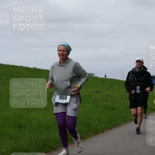 04.05.2025 - 8. Wedeler Halbmarathon Yannick Fuchs http://msf.ph/oto/7827290 04.05.2025 11:57:06 Laufen 909, 872, 849 meine-sportfotos.de