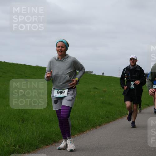 04.05.2025 - 8. Wedeler Halbmarathon Yannick Fuchs http://msf.ph/oto/7827292 04.05.2025 11:57:06 Laufen 909, 183, 849, 15 meine-sportfotos.de