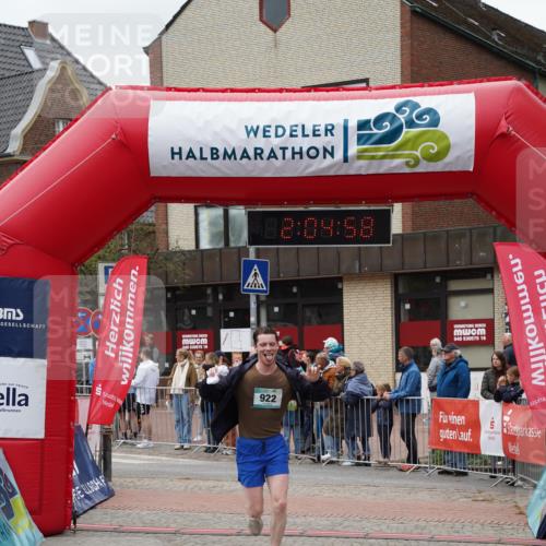 04.05.2025 - 8. Wedeler Halbmarathon Felixshl http://msf.ph/oto/7827316 04.05.2025 12:04:55 Ziel 922 meine-sportfotos.de