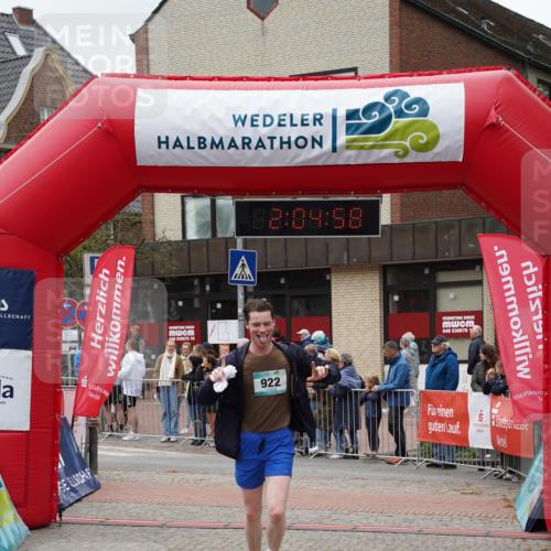 04.05.2025 - 8. Wedeler Halbmarathon Felixshl http://msf.ph/oto/7827343 04.05.2025 12:04:56 Ziel 922 meine-sportfotos.de