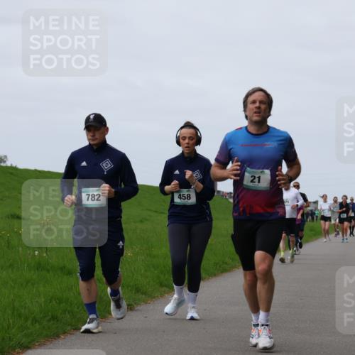 04.05.2025 - 8. Wedeler Halbmarathon Yannick Fuchs http://msf.ph/oto/7827361 04.05.2025 11:34:19 Laufen 782, 458, 9024, 202, 21, 71 meine-sportfotos.de