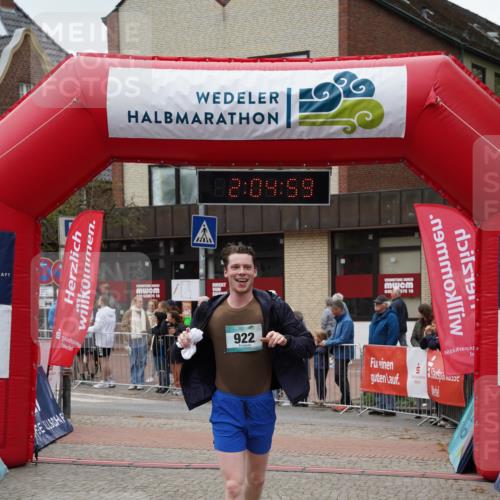 04.05.2025 - 8. Wedeler Halbmarathon Felixshl http://msf.ph/oto/7827369 04.05.2025 12:04:56 Ziel 922 meine-sportfotos.de