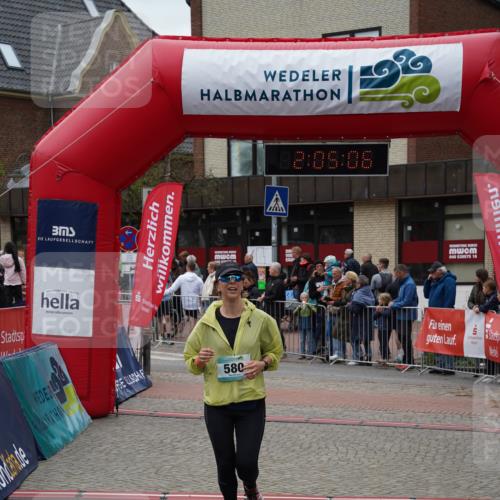 04.05.2025 - 8. Wedeler Halbmarathon Felixshl http://msf.ph/oto/7827436 04.05.2025 12:05:03 Ziel 580, 931 meine-sportfotos.de