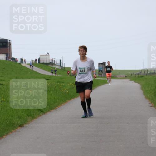 04.05.2025 - 8. Wedeler Halbmarathon Yannick Fuchs http://msf.ph/oto/7827438 04.05.2025 11:14:56 Laufen 655, 14 meine-sportfotos.de