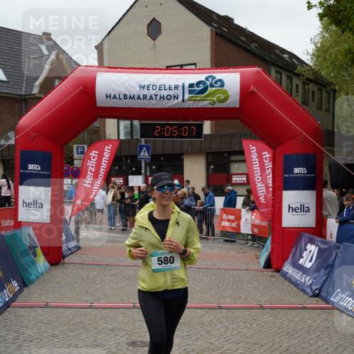 04.05.2025 - 8. Wedeler Halbmarathon Felixshl http://msf.ph/oto/7827470 04.05.2025 12:05:05 Ziel 580, 931 meine-sportfotos.de