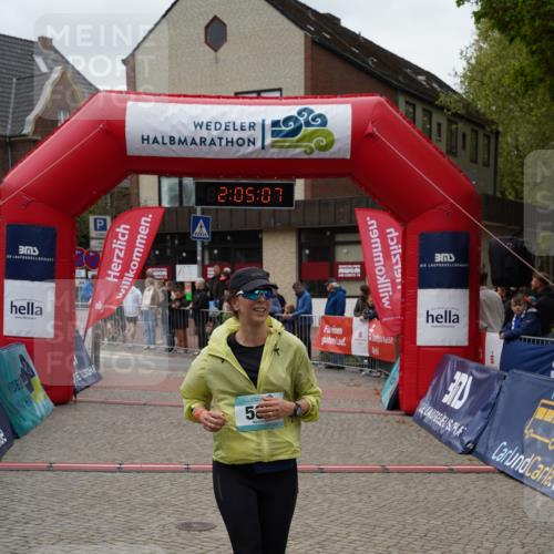 04.05.2025 - 8. Wedeler Halbmarathon Felixshl http://msf.ph/oto/7827479 04.05.2025 12:05:05 Ziel 580, 931 meine-sportfotos.de