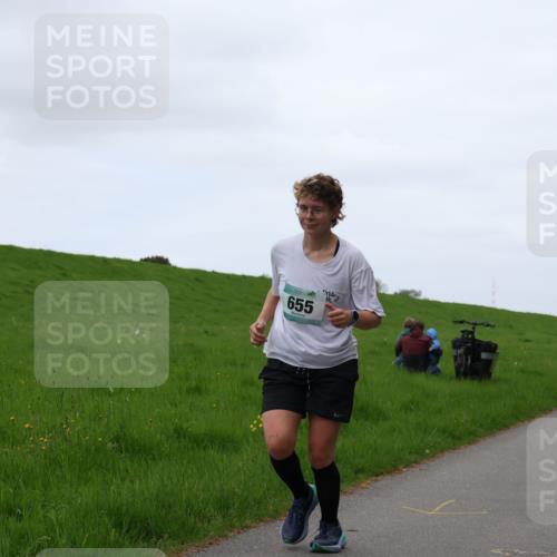 04.05.2025 - 8. Wedeler Halbmarathon Yannick Fuchs http://msf.ph/oto/7827524 04.05.2025 11:15:03 Laufen 655 meine-sportfotos.de