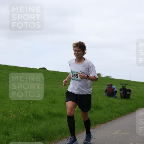 04.05.2025 - 8. Wedeler Halbmarathon Yannick Fuchs http://msf.ph/oto/7827528 04.05.2025 11:15:03 Laufen 655 meine-sportfotos.de