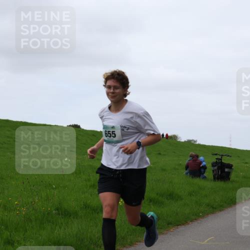 04.05.2025 - 8. Wedeler Halbmarathon Yannick Fuchs http://msf.ph/oto/7827537 04.05.2025 11:15:03 Laufen 655 meine-sportfotos.de