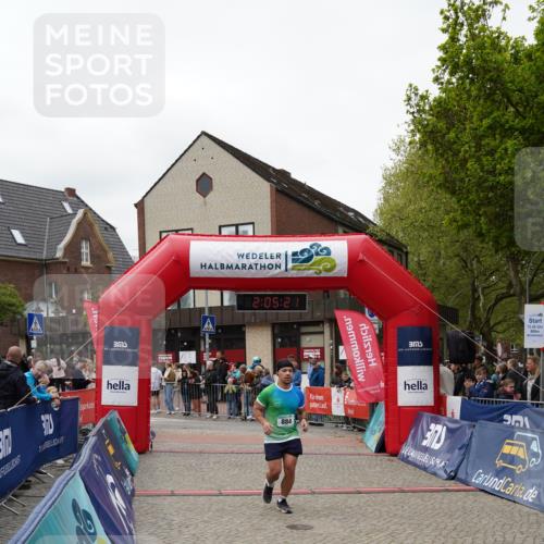 04.05.2025 - 8. Wedeler Halbmarathon Felixshl http://msf.ph/oto/7827541 04.05.2025 12:05:19 Ziel 884 meine-sportfotos.de