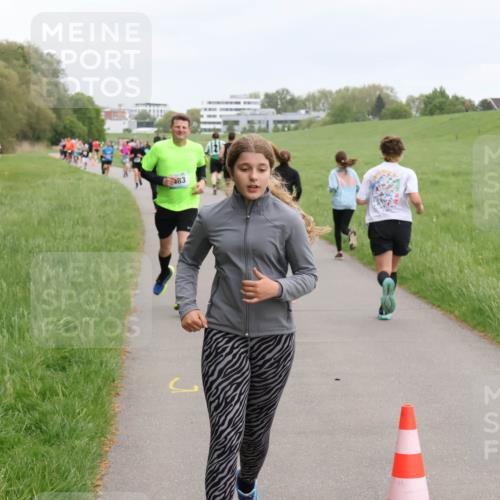 04.05.2025 - 8. Wedeler Halbmarathon Yannick Fuchs http://msf.ph/oto/7827544 04.05.2025 11:15:08 Laufen 83 meine-sportfotos.de