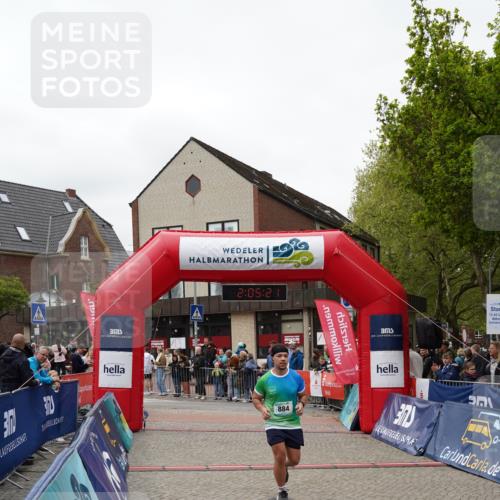 04.05.2025 - 8. Wedeler Halbmarathon Felixshl http://msf.ph/oto/7827555 04.05.2025 12:05:19 Ziel 884 meine-sportfotos.de