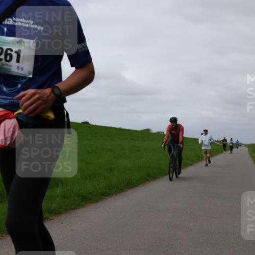 04.05.2025 - 8. Wedeler Halbmarathon Yannick Fuchs http://msf.ph/oto/7827562 04.05.2025 11:57:16 Laufen 261, 6, 1018 meine-sportfotos.de