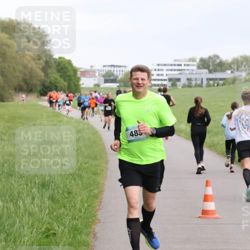 04.05.2025 - 8. Wedeler Halbmarathon Yannick Fuchs http://msf.ph/oto/7827572 04.05.2025 11:15:10 Laufen 485 meine-sportfotos.de