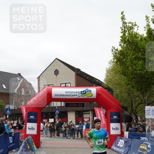 04.05.2025 - 8. Wedeler Halbmarathon Felixshl http://msf.ph/oto/7827587 04.05.2025 12:05:20 Ziel 884 meine-sportfotos.de