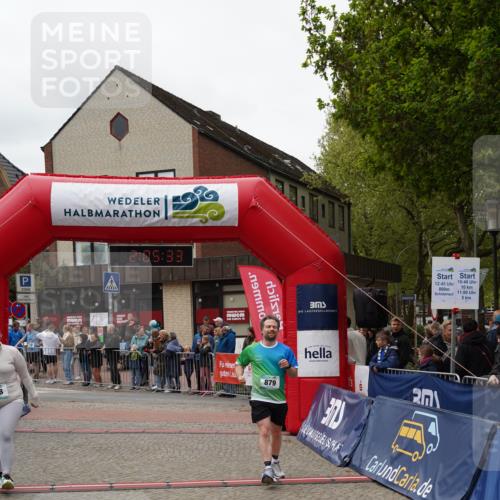 04.05.2025 - 8. Wedeler Halbmarathon Felixshl http://msf.ph/oto/7827596 04.05.2025 12:05:31 Ziel 328, 879 meine-sportfotos.de