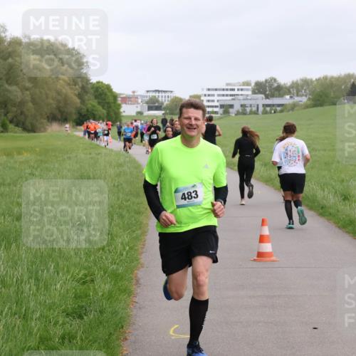 04.05.2025 - 8. Wedeler Halbmarathon Yannick Fuchs http://msf.ph/oto/7827600 04.05.2025 11:15:10 Laufen 483 meine-sportfotos.de