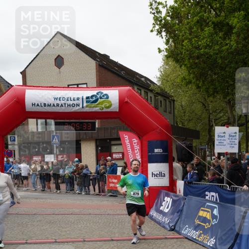 04.05.2025 - 8. Wedeler Halbmarathon Felixshl http://msf.ph/oto/7827605 04.05.2025 12:05:31 Ziel 328, 879 meine-sportfotos.de