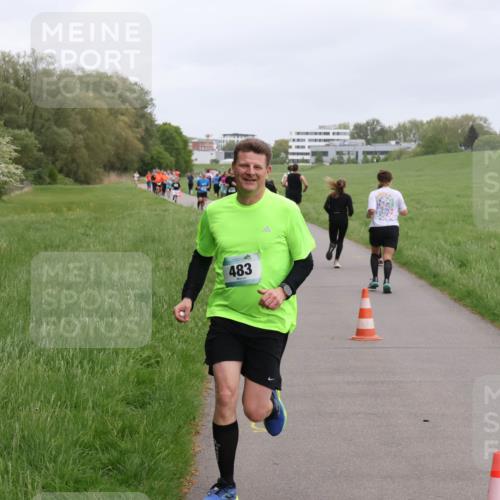 04.05.2025 - 8. Wedeler Halbmarathon Yannick Fuchs http://msf.ph/oto/7827611 04.05.2025 11:15:11 Laufen 483 meine-sportfotos.de