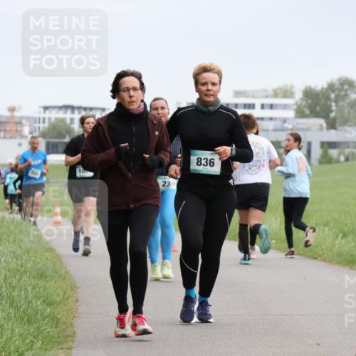 04.05.2025 - 8. Wedeler Halbmarathon Yannick Fuchs http://msf.ph/oto/7827631 04.05.2025 11:15:14 Laufen 220, 100, 23, 836 meine-sportfotos.de