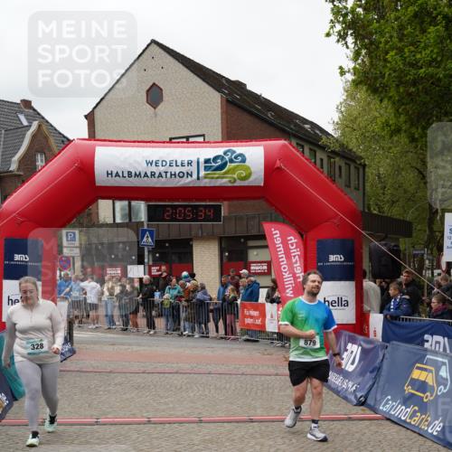04.05.2025 - 8. Wedeler Halbmarathon Felixshl http://msf.ph/oto/7827633 04.05.2025 12:05:31 Ziel 328, 879 meine-sportfotos.de