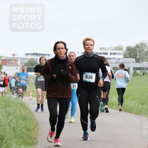 04.05.2025 - 8. Wedeler Halbmarathon Yannick Fuchs http://msf.ph/oto/7827647 04.05.2025 11:15:14 Laufen 19900, 228, 1004, 23, 836 meine-sportfotos.de
