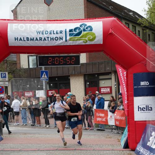 04.05.2025 - 8. Wedeler Halbmarathon Felixshl http://msf.ph/oto/7827662 04.05.2025 12:05:50 Ziel 45, 91, 92 meine-sportfotos.de