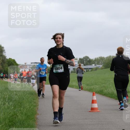 04.05.2025 - 8. Wedeler Halbmarathon Yannick Fuchs http://msf.ph/oto/7827668 04.05.2025 11:15:25 Laufen 10000, 228, 1004, 147 meine-sportfotos.de