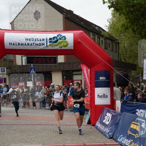 04.05.2025 - 8. Wedeler Halbmarathon Felixshl http://msf.ph/oto/7827682 04.05.2025 12:05:51 Ziel 45, 91, 92 meine-sportfotos.de