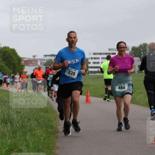 04.05.2025 - 8. Wedeler Halbmarathon Yannick Fuchs http://msf.ph/oto/7827723 04.05.2025 11:15:28 Laufen 228, 484 meine-sportfotos.de