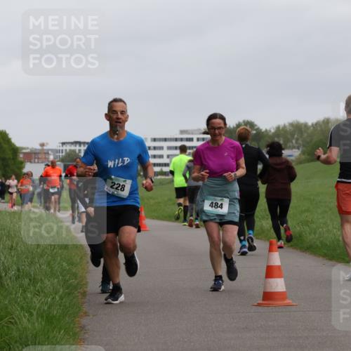 04.05.2025 - 8. Wedeler Halbmarathon Yannick Fuchs http://msf.ph/oto/7827742 04.05.2025 11:15:29 Laufen 1000, 154, 228, 484 meine-sportfotos.de
