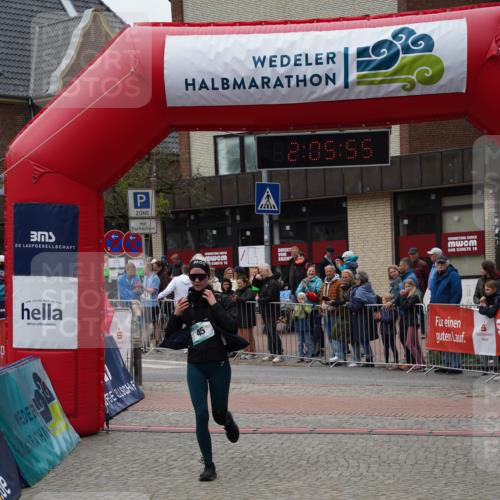 04.05.2025 - 8. Wedeler Halbmarathon Felixshl http://msf.ph/oto/7827748 04.05.2025 12:05:53 Ziel 45, 91, 92, 958 meine-sportfotos.de