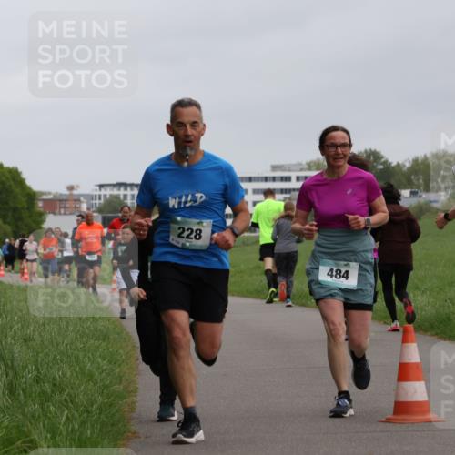 04.05.2025 - 8. Wedeler Halbmarathon Yannick Fuchs http://msf.ph/oto/7827760 04.05.2025 11:15:29 Laufen 10000, 228, 8, 154, 484 meine-sportfotos.de