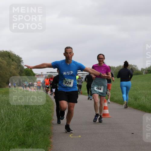 04.05.2025 - 8. Wedeler Halbmarathon Yannick Fuchs http://msf.ph/oto/7827782 04.05.2025 11:15:30 Laufen 228, 484 meine-sportfotos.de